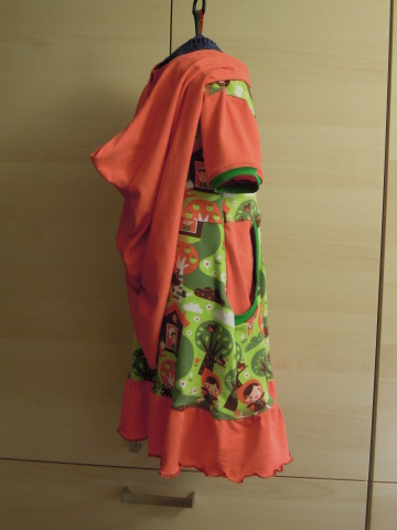Rotkppchen-Kleid mit Riesenkapuze